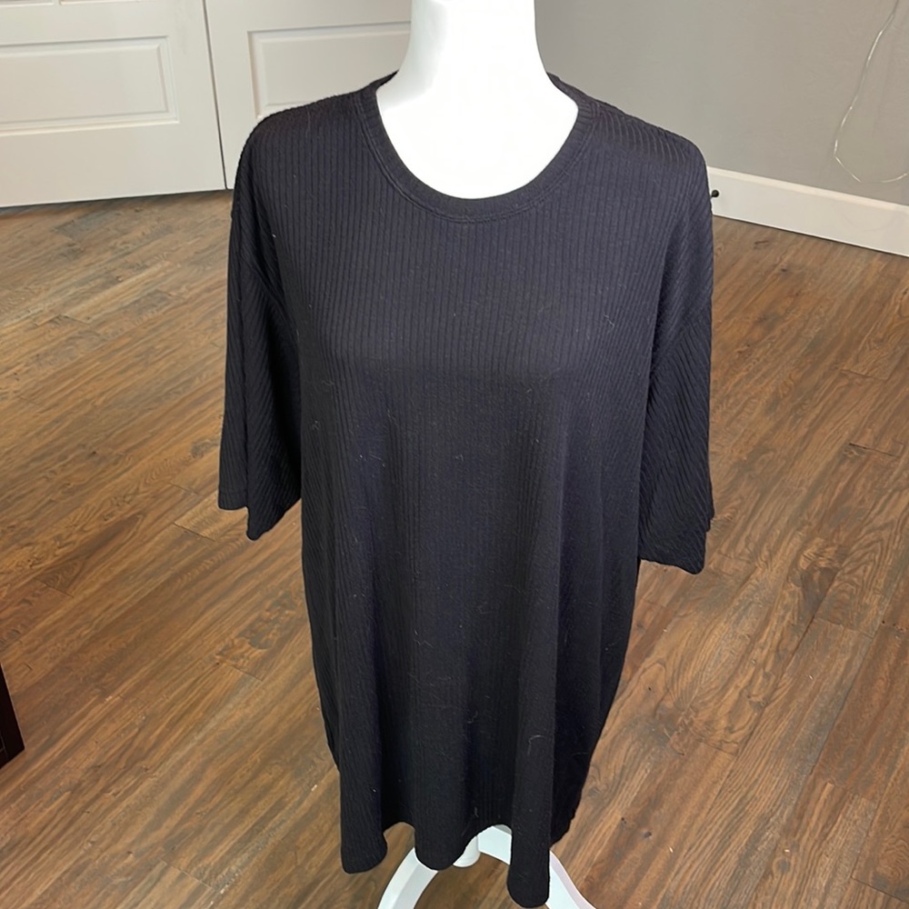 Black 2XLT top. Ribbed material.